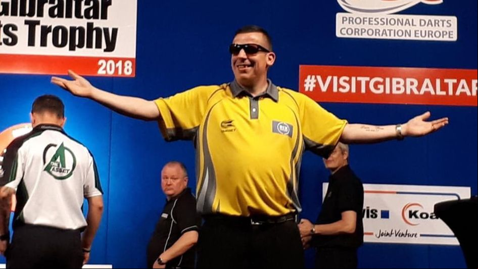 Dave Chisnall took Paul Nicholson's shades