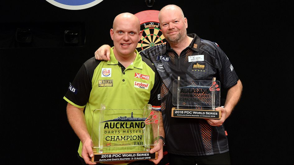 Michael van Gerwen and Raymond van Barneveld at the Auckland Darts Masters (Picture: Photosport NZ/PDC)