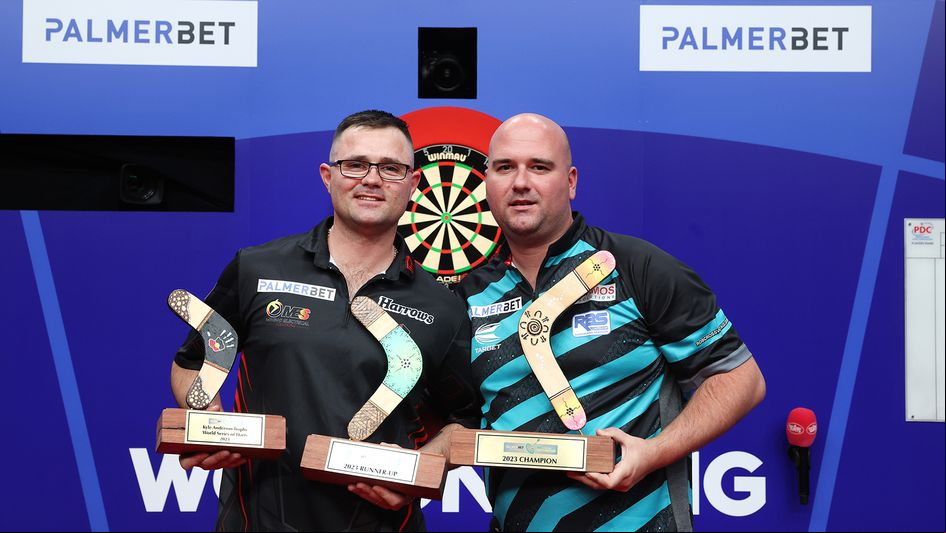 Rob Cross and Damon Heta (Picture: Sylvia Liber/PDC)